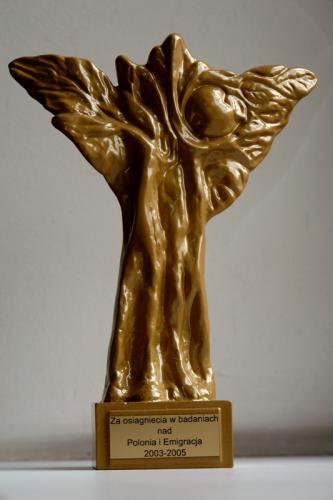 Statuetka prof Piaska 7912.jpg